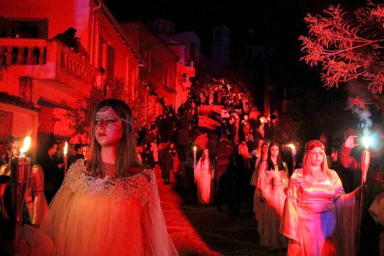 amfissa i nyxta ton stoixion